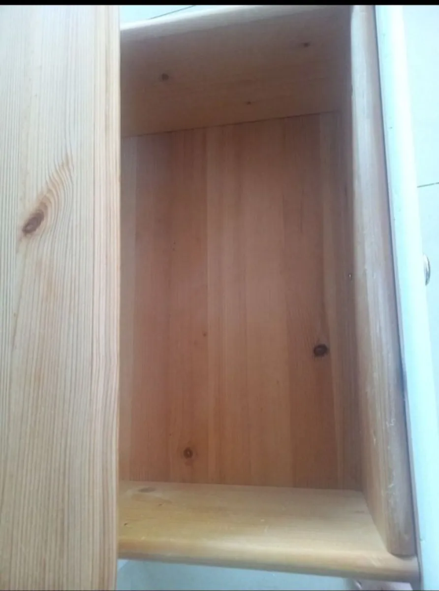 Small chest of drawers/ large locker - Image 4