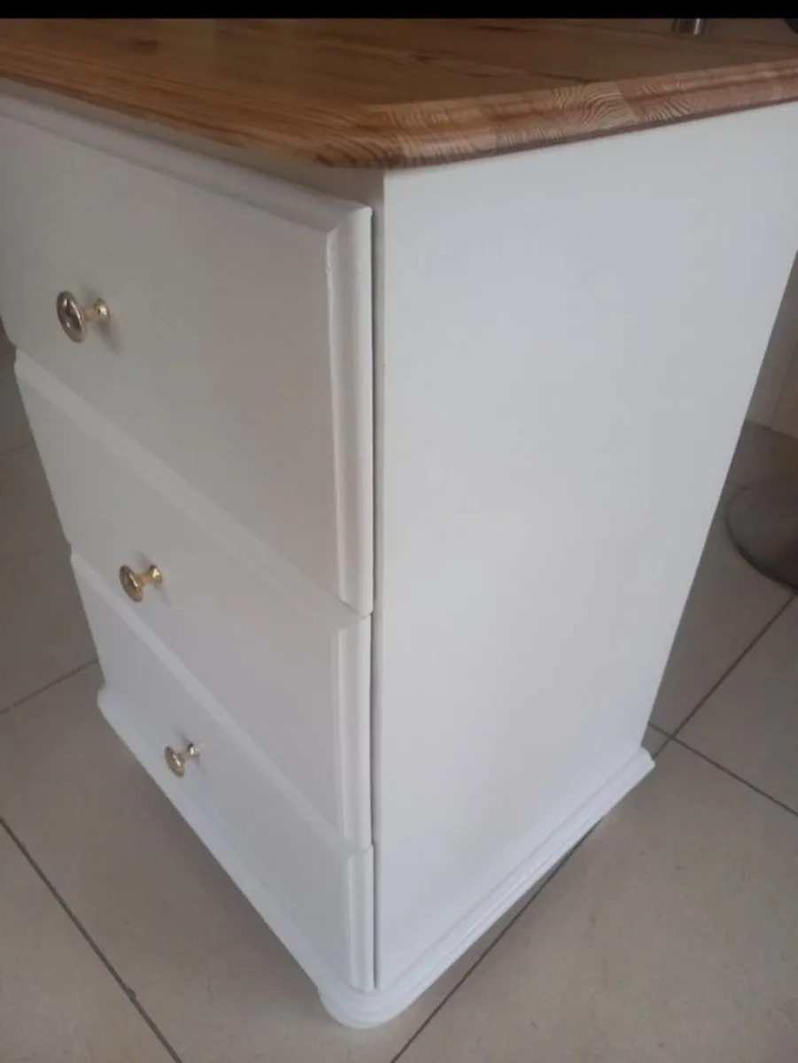 Small chest of drawers/ large locker - Image 2