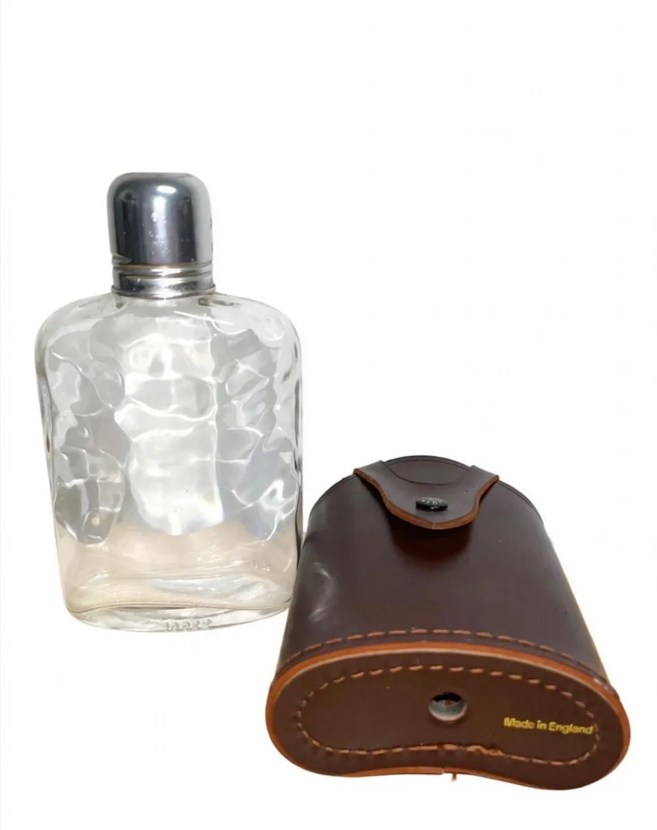 Vintage whiskey flask in leather case - Image 2