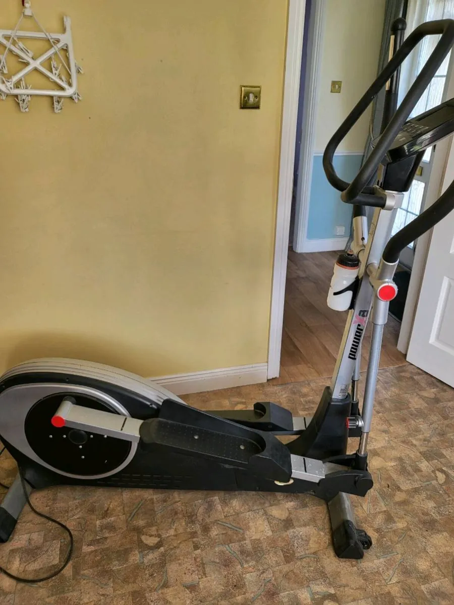 Cross trainer - Image 1