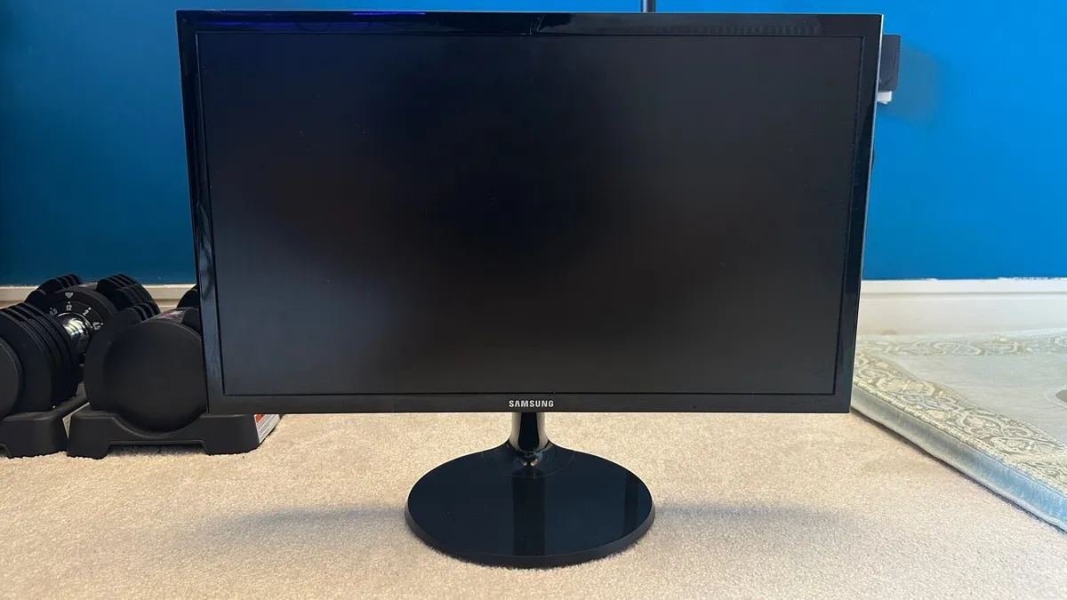 Samsung 22” Monitor 60Hz 1080p - Image 1
