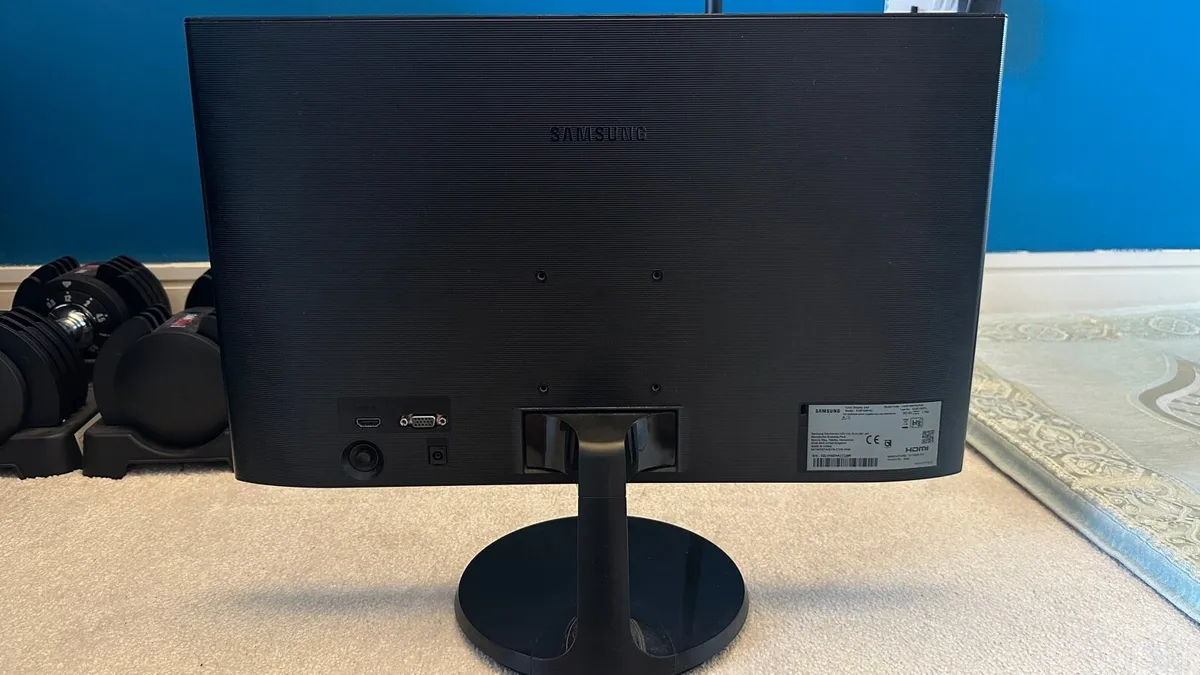 Samsung 22” Monitor 60Hz 1080p - Image 2