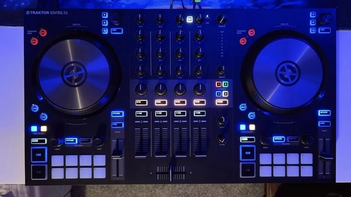 Native Instruments Traktor Kontrol S3 DJ Controller Excellent Condition - Image 2