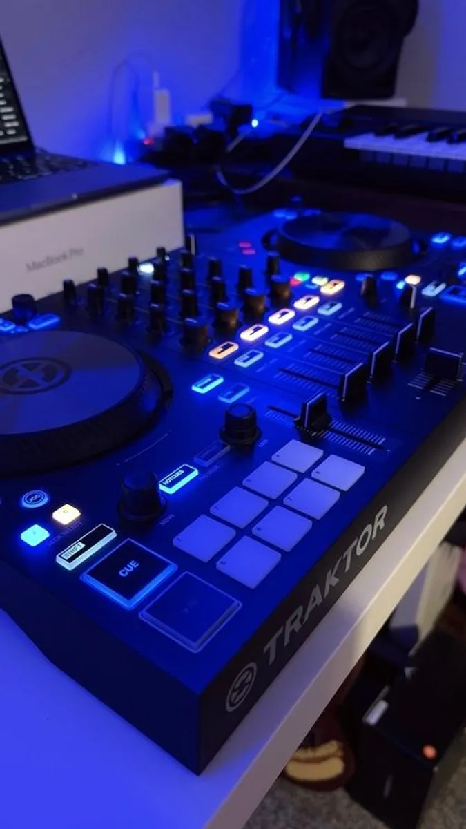 Native Instruments Traktor Kontrol S3 DJ Controller Excellent Condition - Image 3