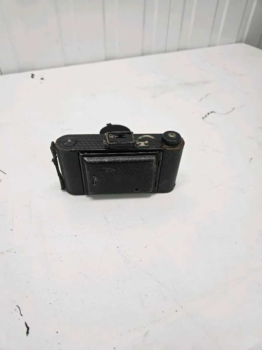 Antique camera - Image 1