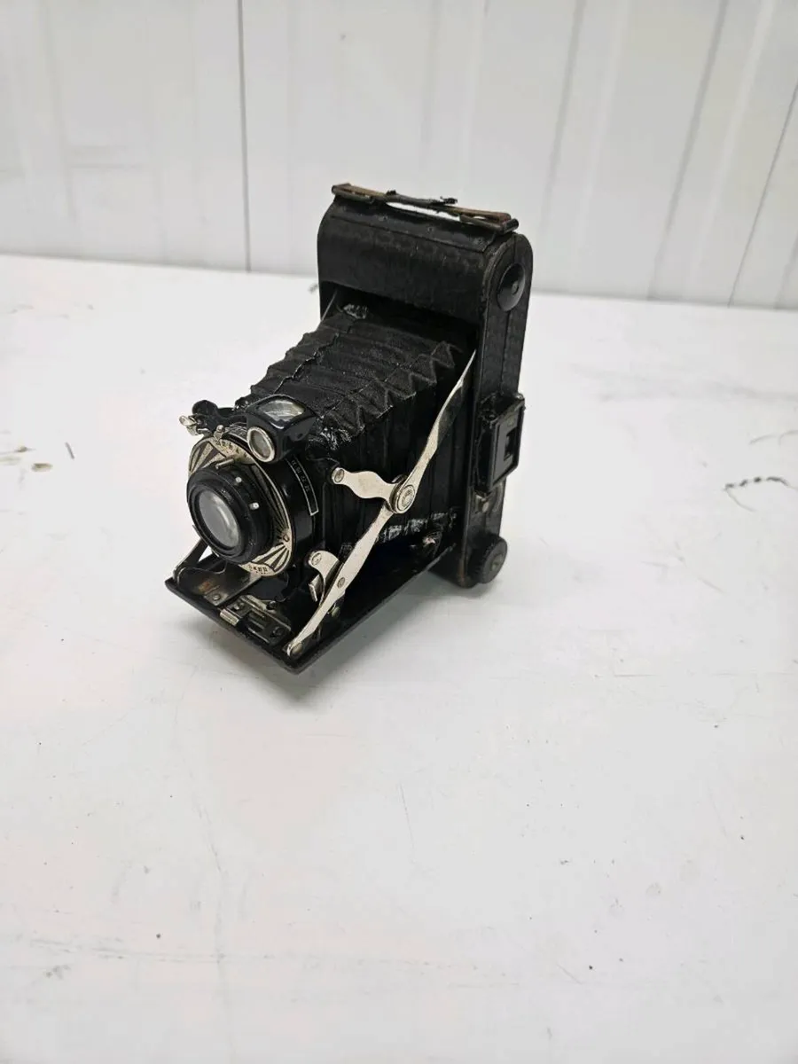 Antique camera - Image 2