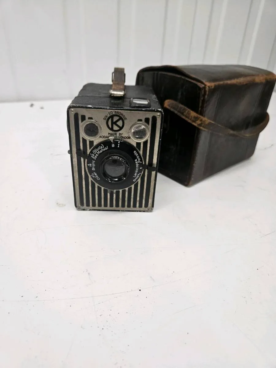 Antique brownie camera - Image 2