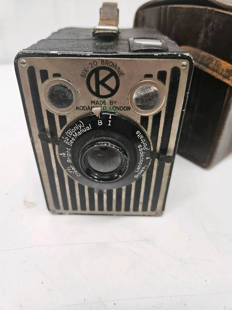 Antique brownie camera - Image 3