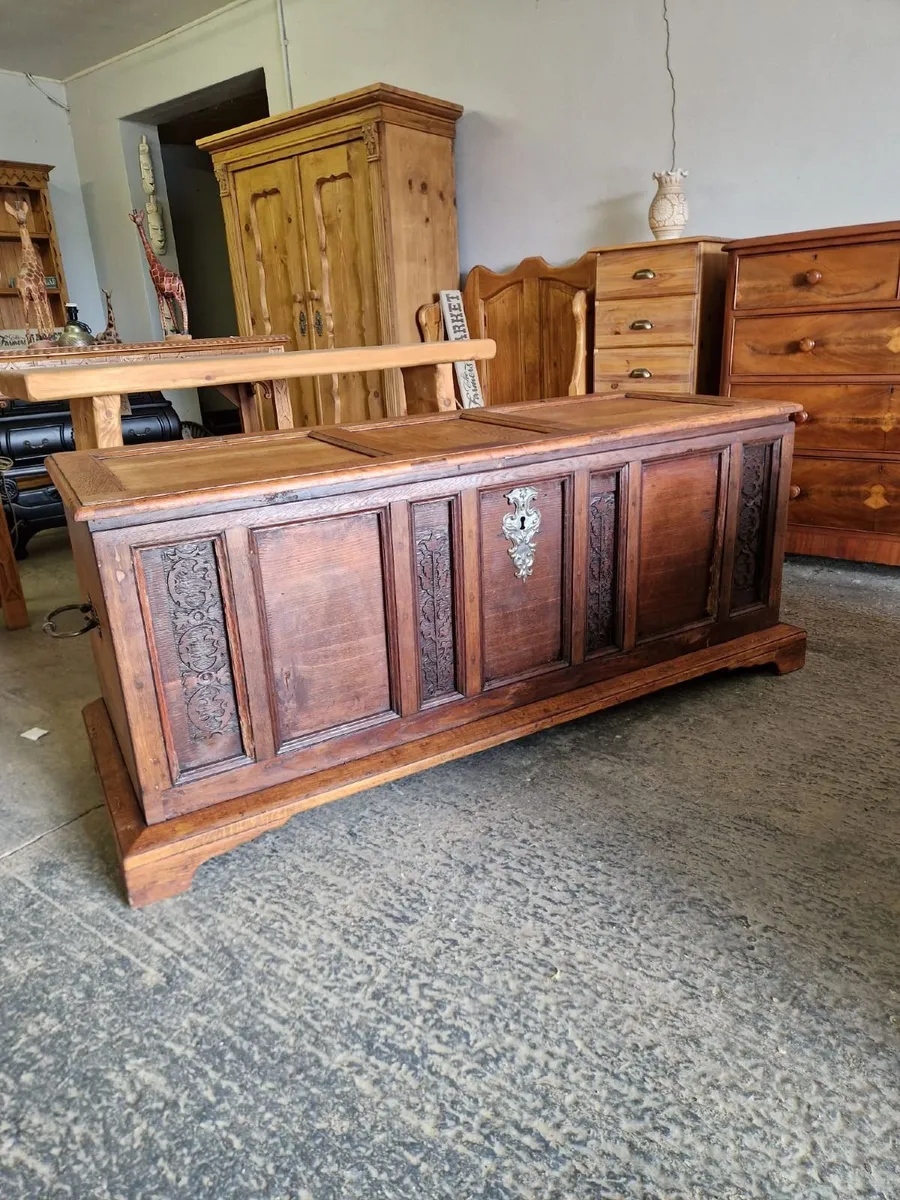 Large 18th century oak coffer, trunk - Image 1