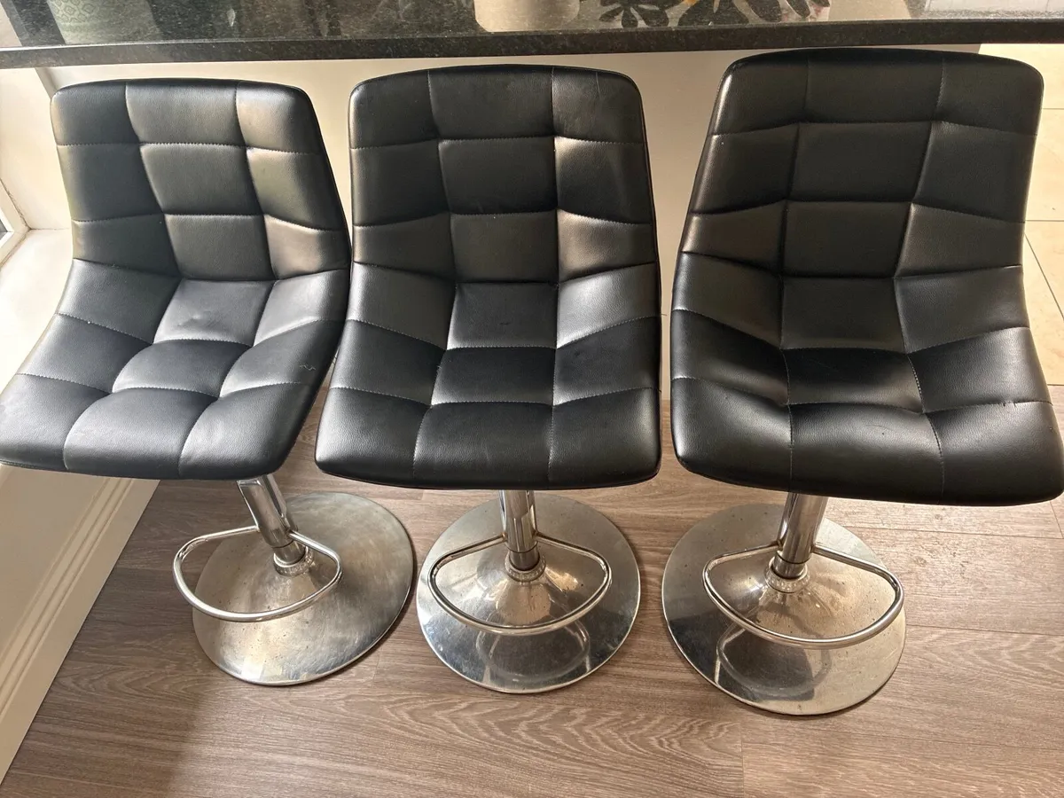3x Black Faux Leather Quilted Bar Stools (Collecti - Image 1