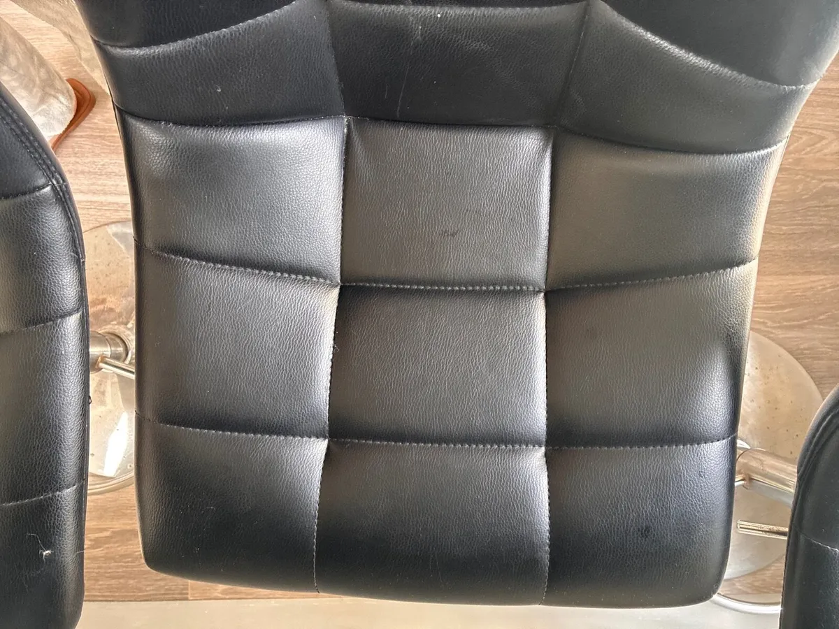 3x Black Faux Leather Quilted Bar Stools (Collecti - Image 3