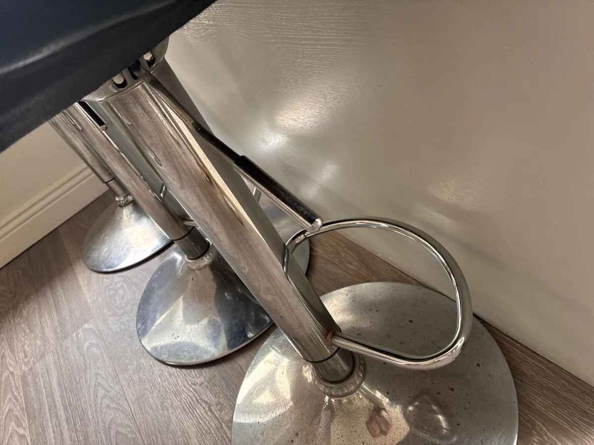3x Black Faux Leather Quilted Bar Stools (Collecti - Image 2