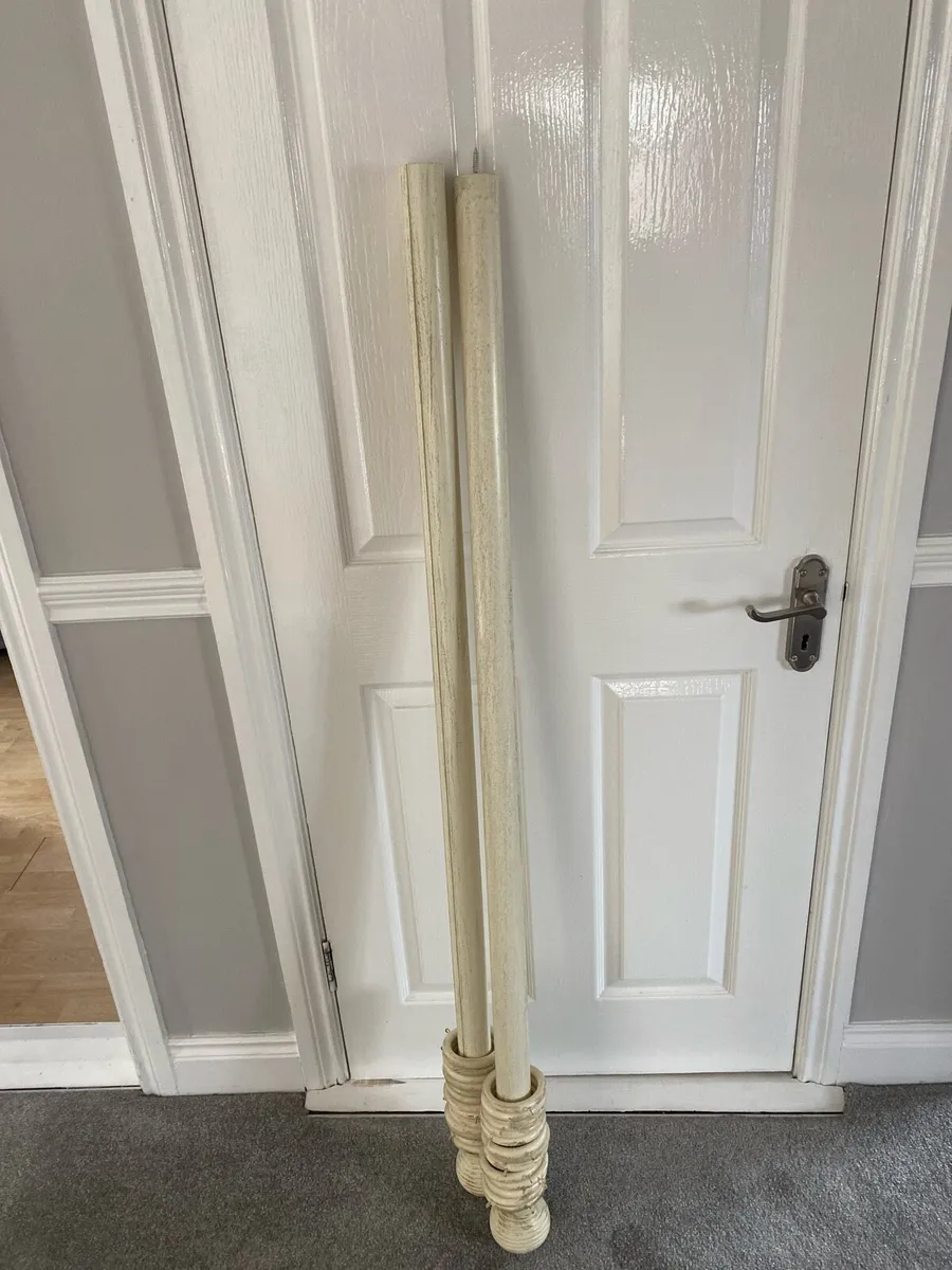Wooden curtain pole