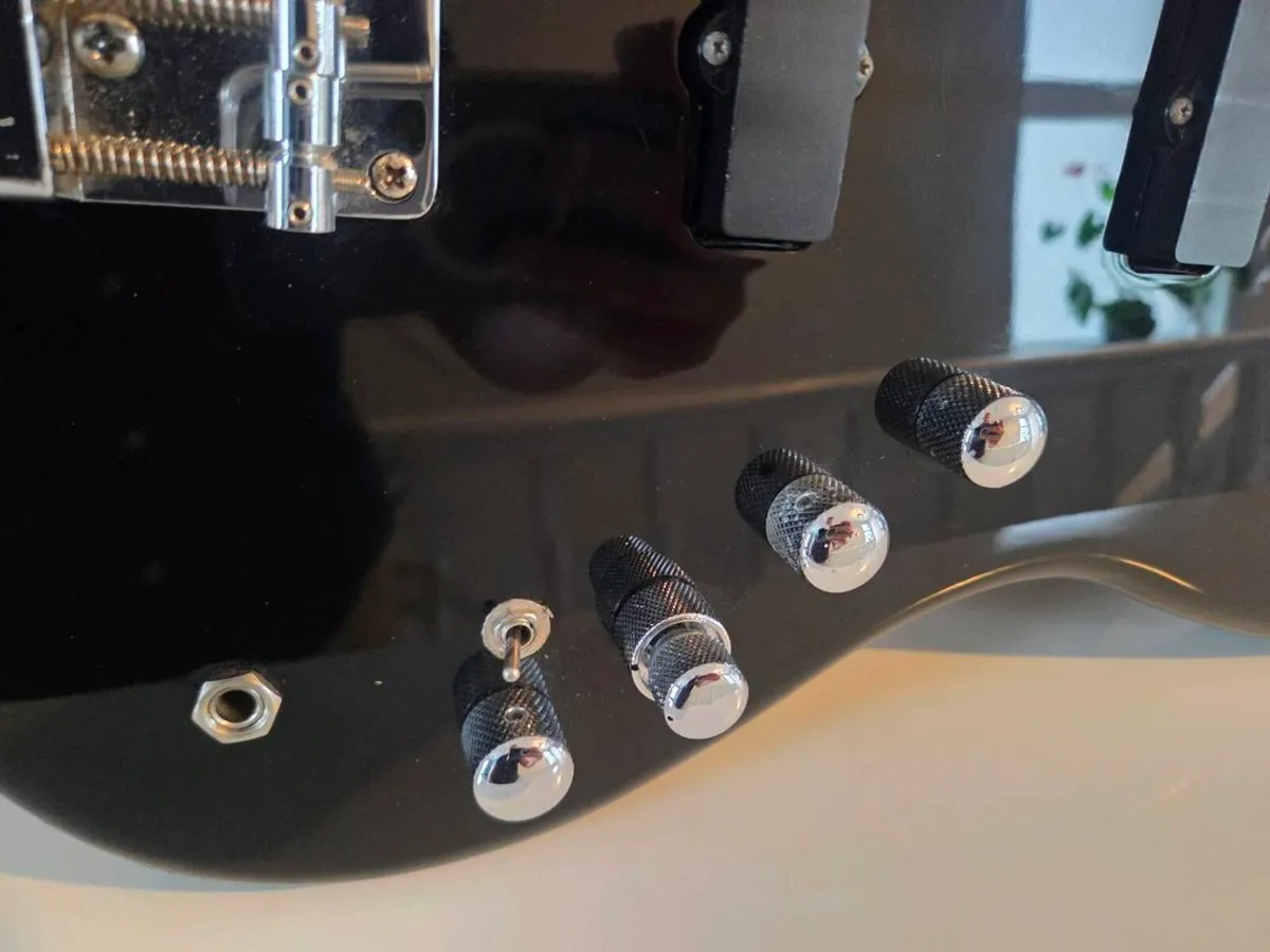 Squier Deluxe Active Jazz Bass V Loaded Body - Image 3