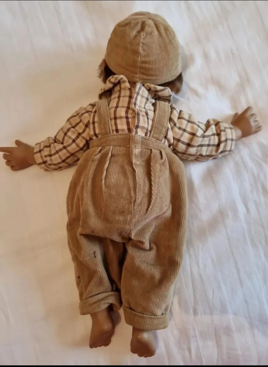 Porcelain crying boy doll - Image 3