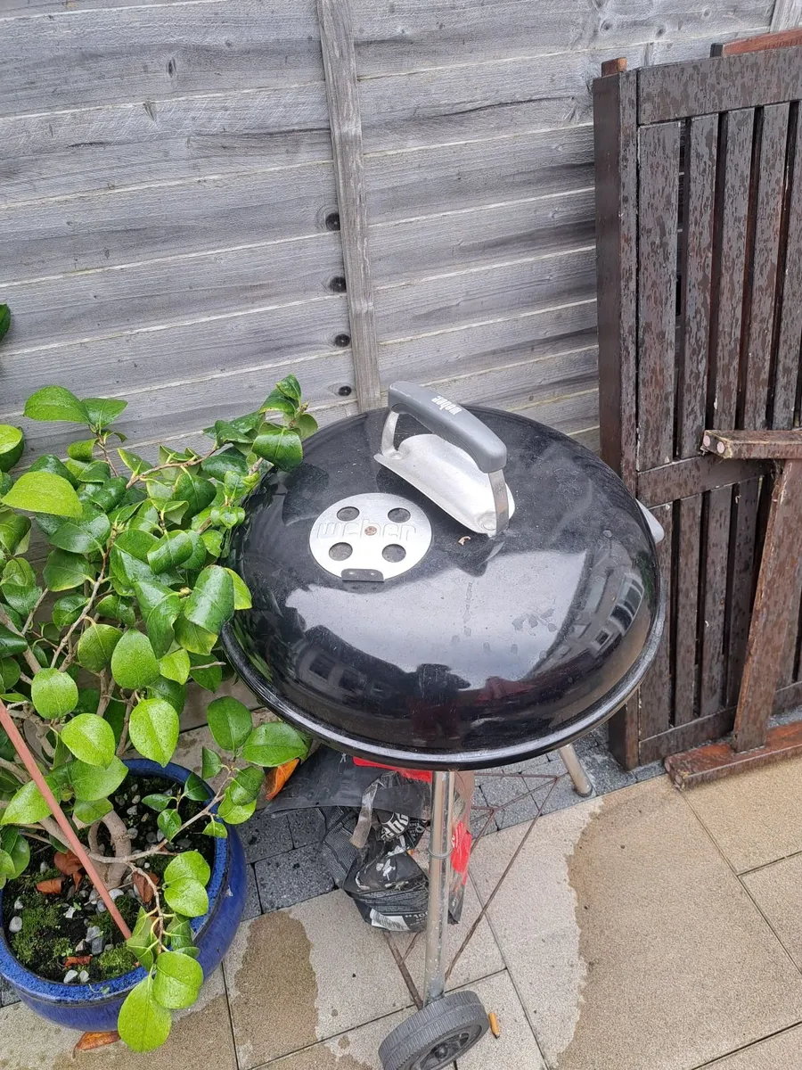 Weber Kettle Charcoal BBQ + Cover + Chimney - Image 4