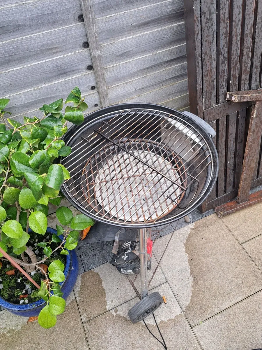 Weber Kettle Charcoal BBQ + Cover + Chimney - Image 2
