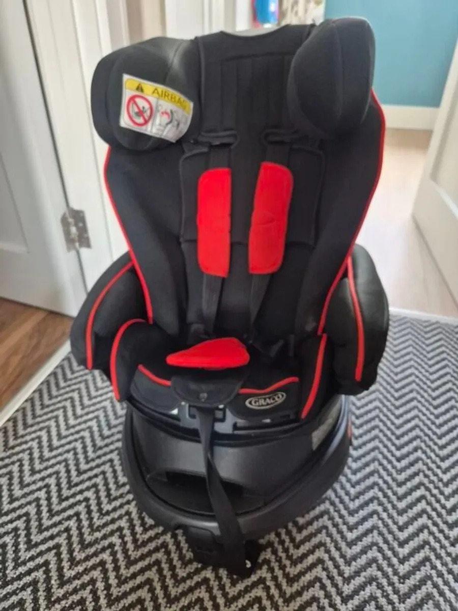 Graco 360 swivel car seat 0-18kg - Image 1