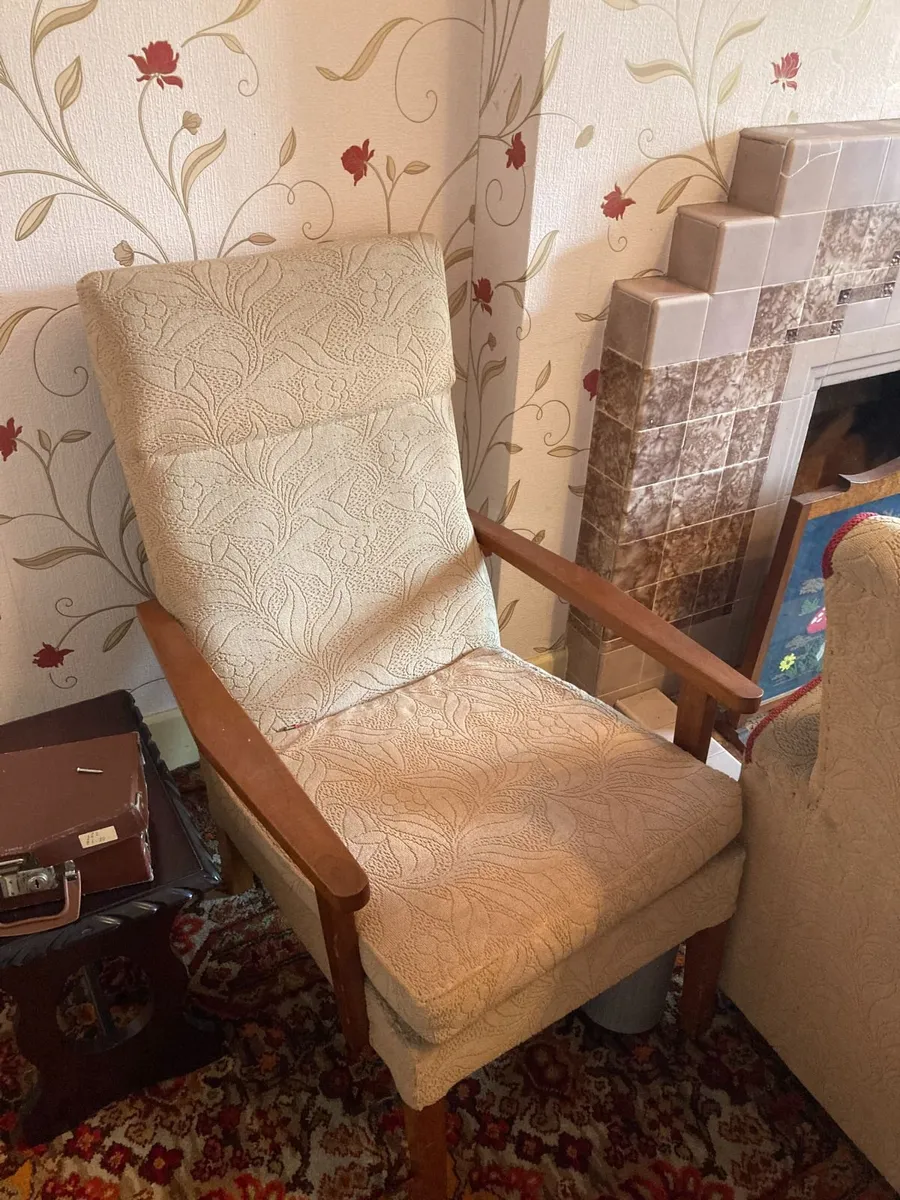 Suite of Furniture - Seats 6 - Image 2