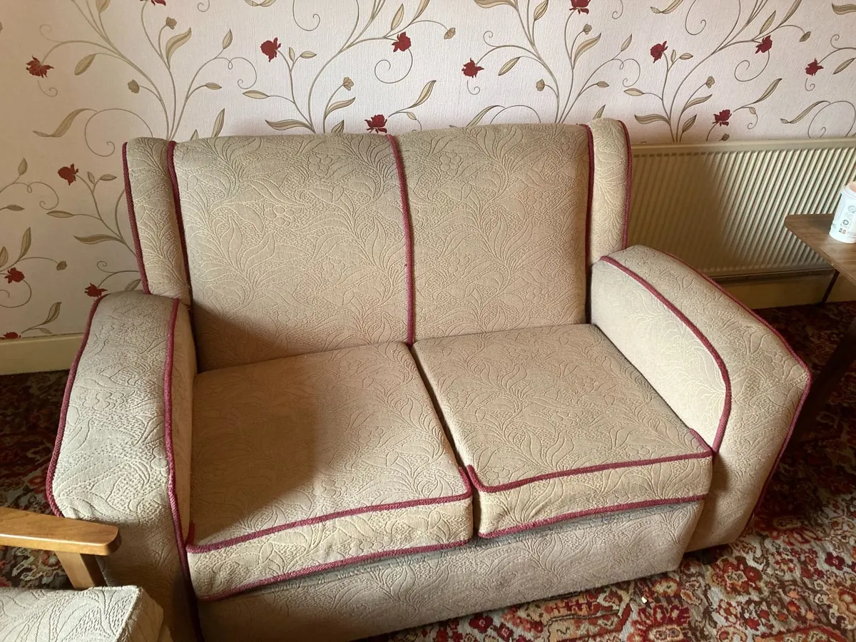 Suite of Furniture - Seats 6 - Image 3