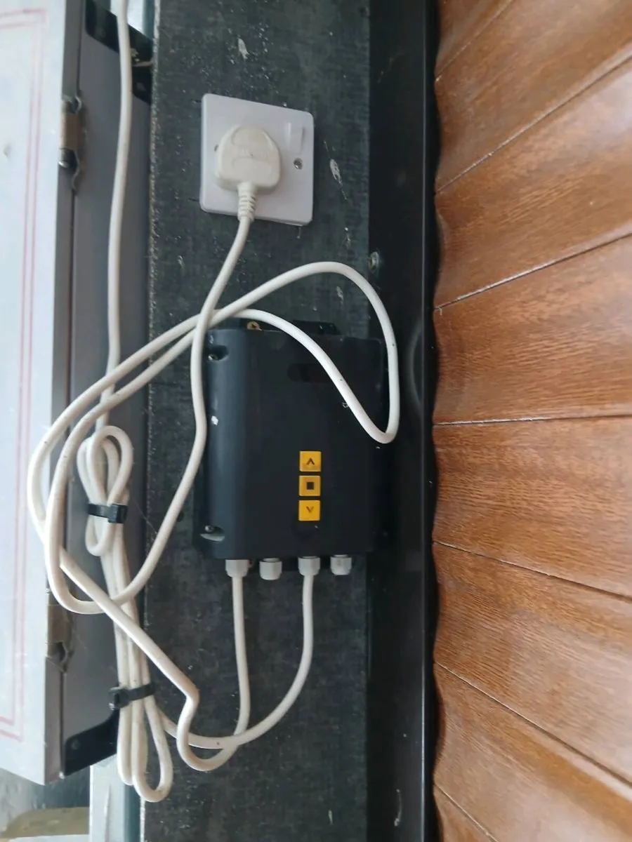 Insulated automated Golden oak garage door - Image 4