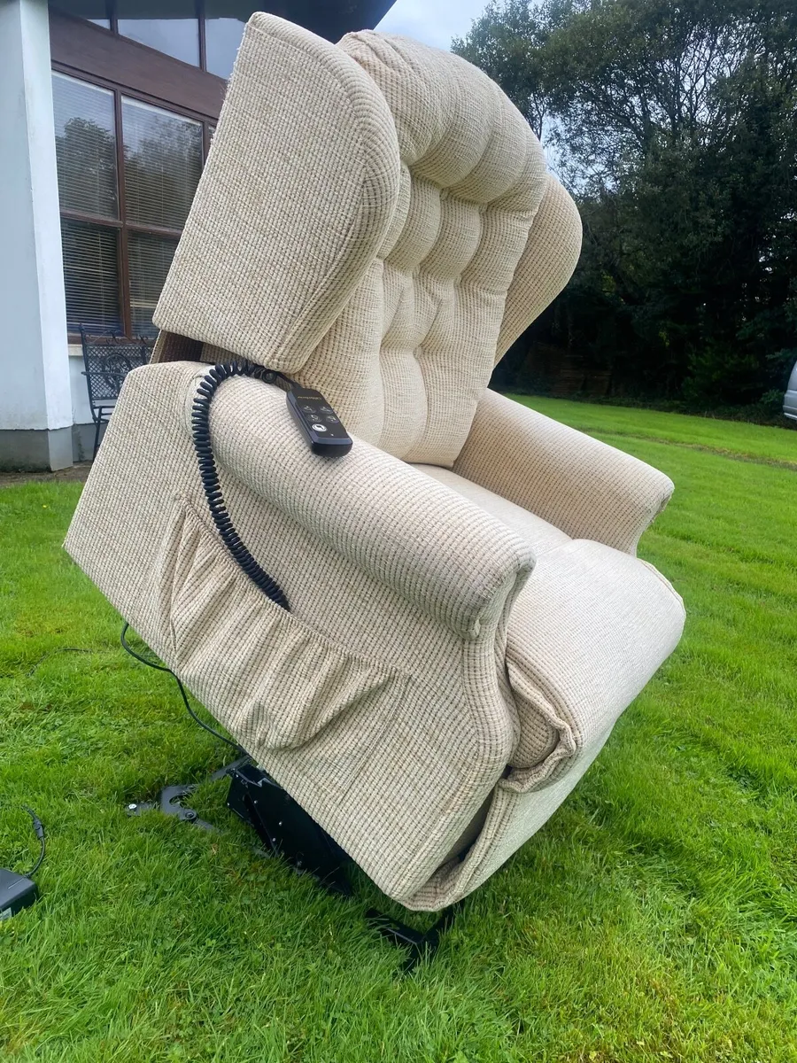 Electric Riser Recliner Mobility Chair 2 Motors - Image 1