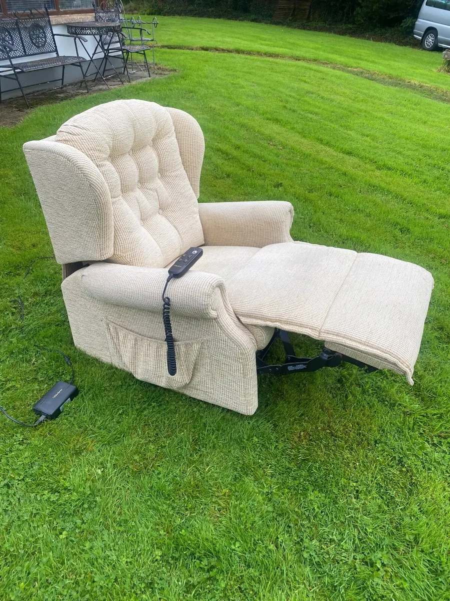 Electric Riser Recliner Mobility Chair 2 Motors - Image 3