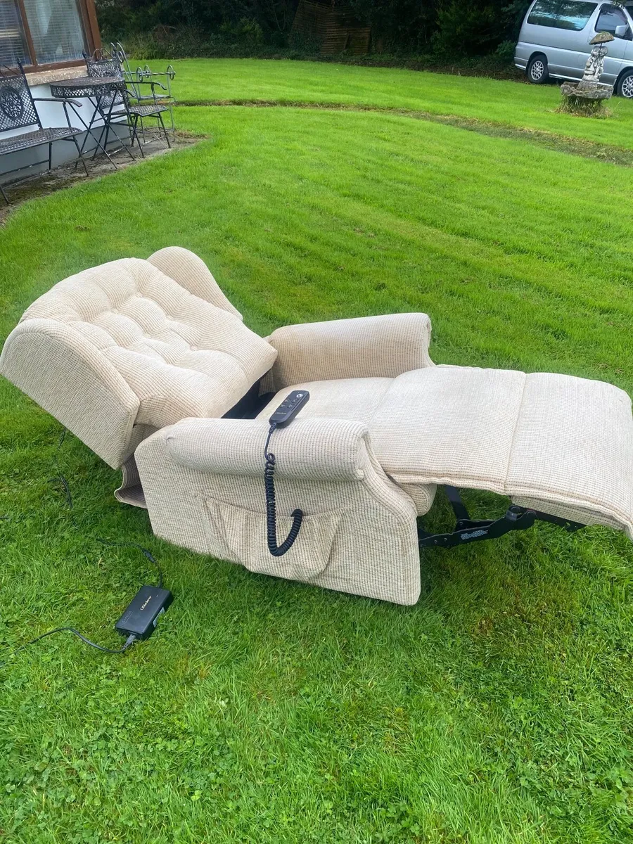 Electric Riser Recliner Mobility Chair 2 Motors - Image 4