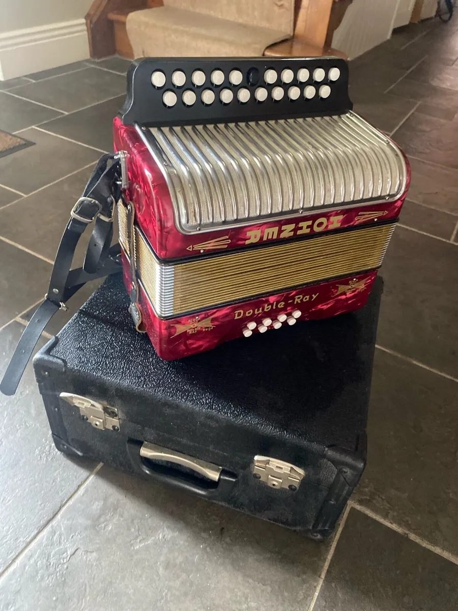 Black dot Accordion - Image 1