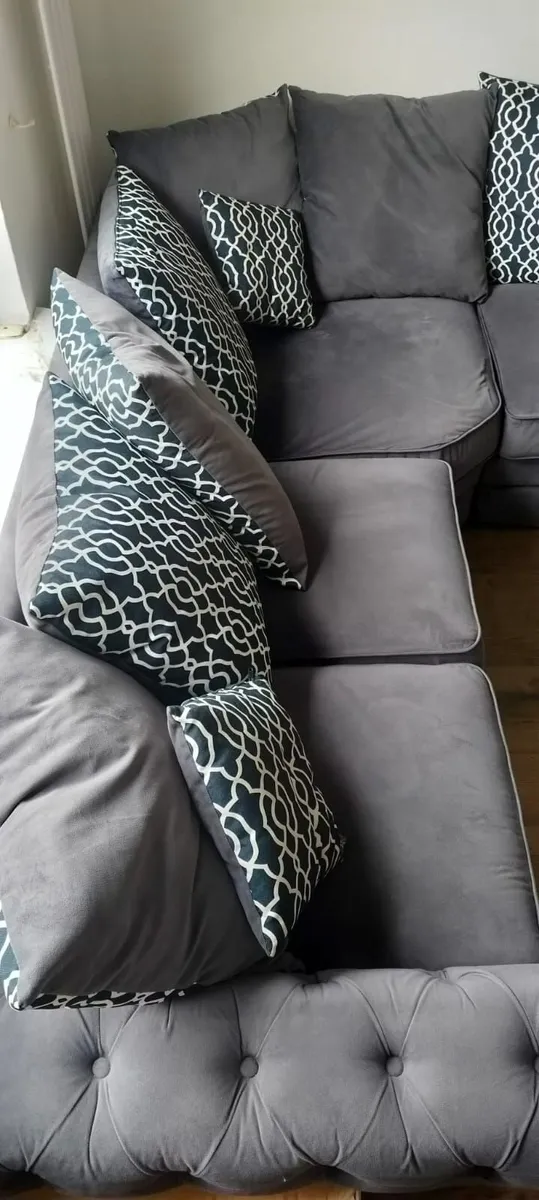 Corner couch - Image 2