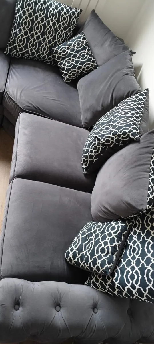 Corner couch - Image 3
