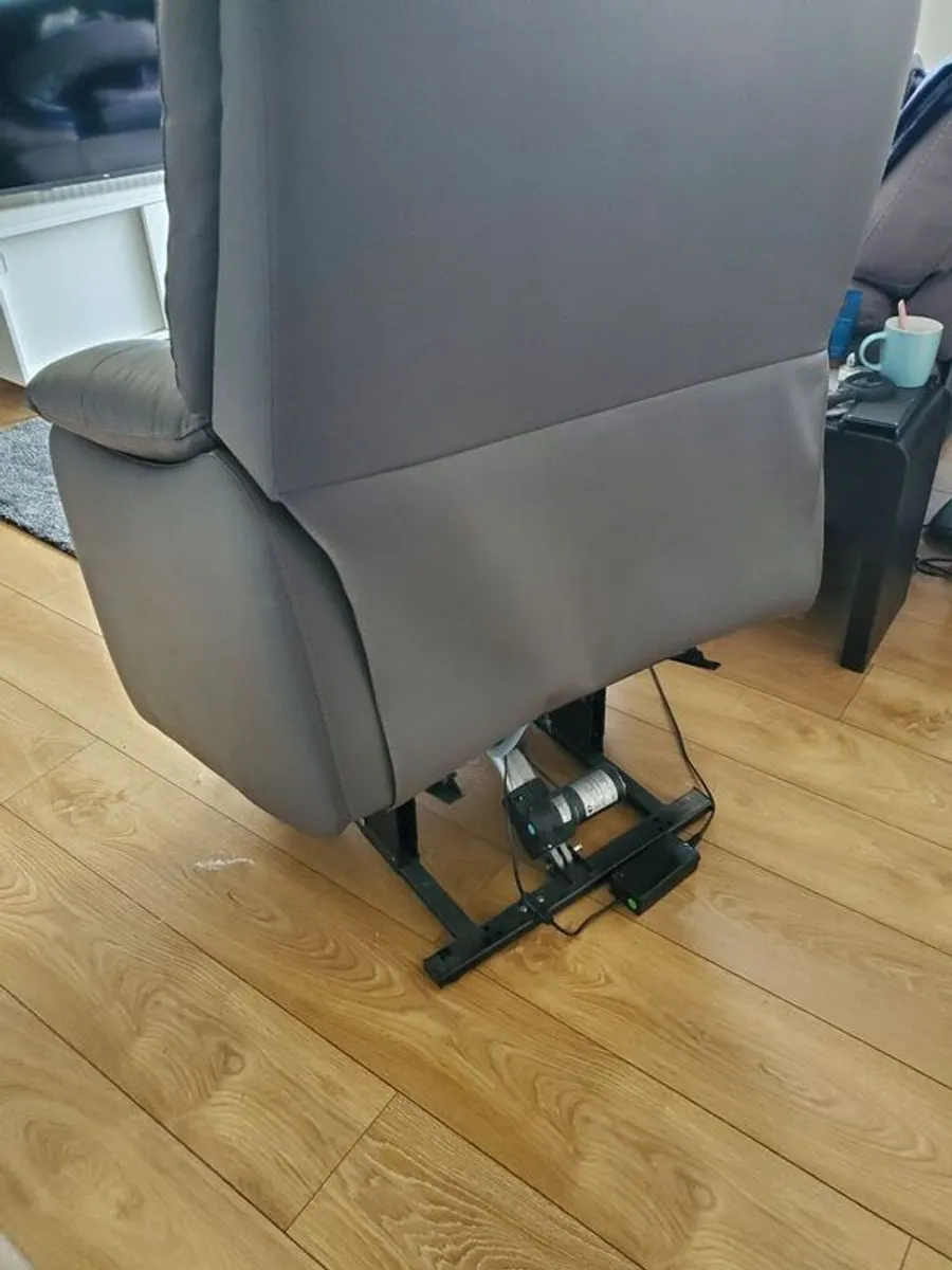 Faux Leather Recliner Riser - Image 3
