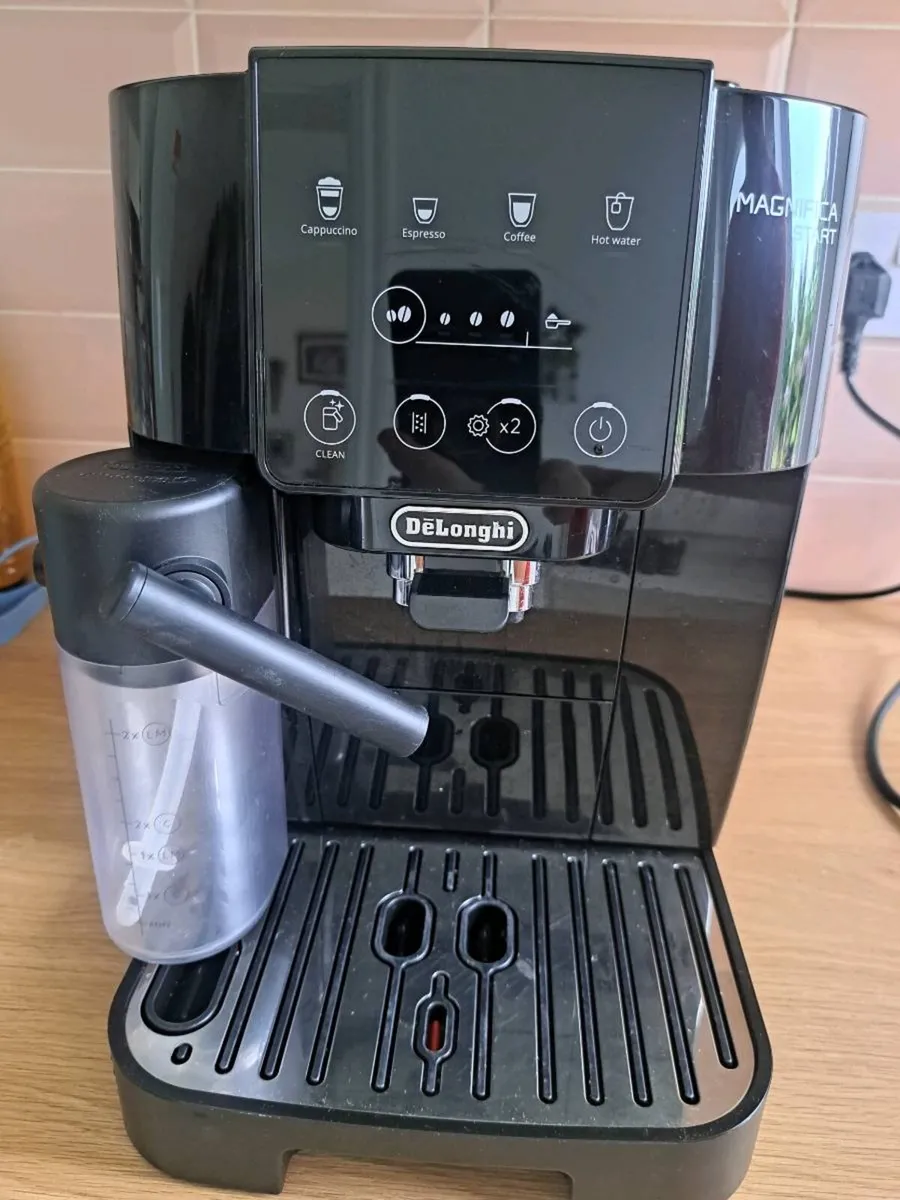 Coffee machine. DeLonghi Magnifica Start - Image 1