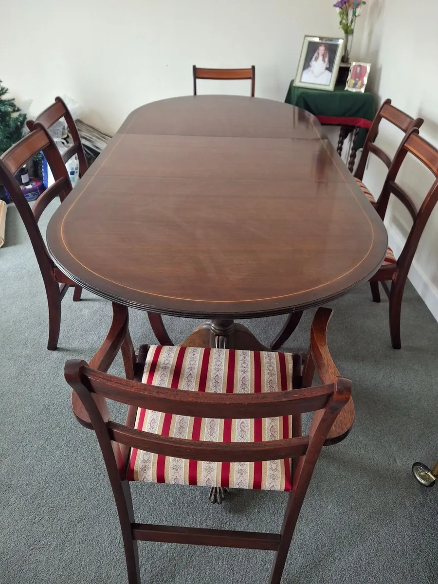 Mahogany dining table and 6 chairs - Image 1