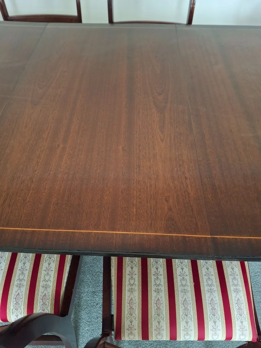 Mahogany dining table and 6 chairs - Image 3