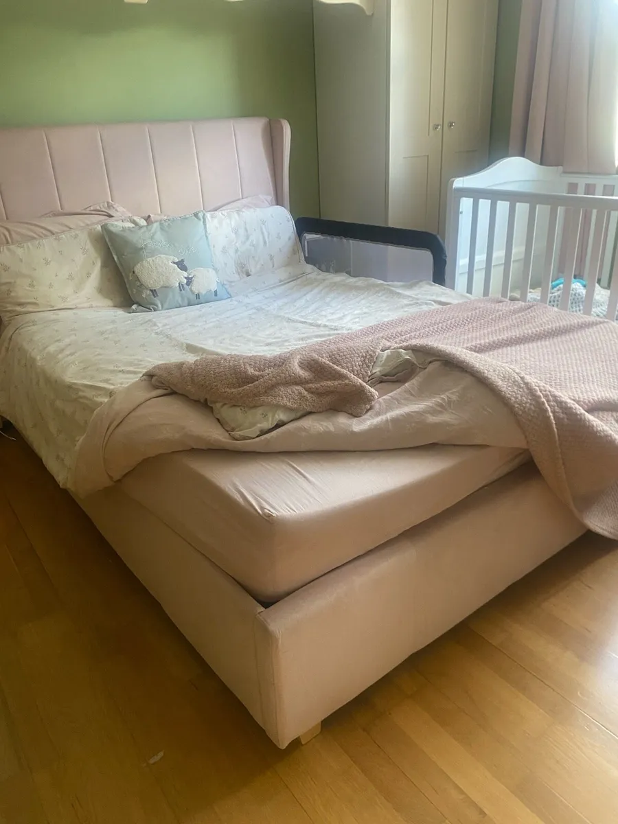 Pink ottoman bed - Image 1