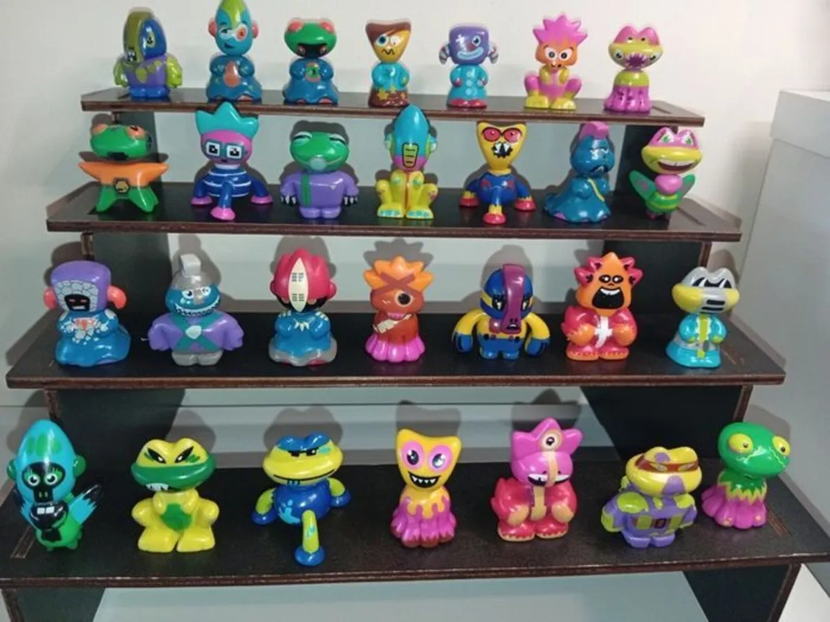 Fings Figures approx 4 cms produced by Topps Rare