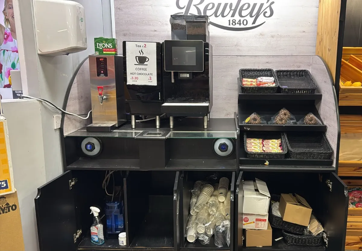 Coffee machine and stand - Image 4