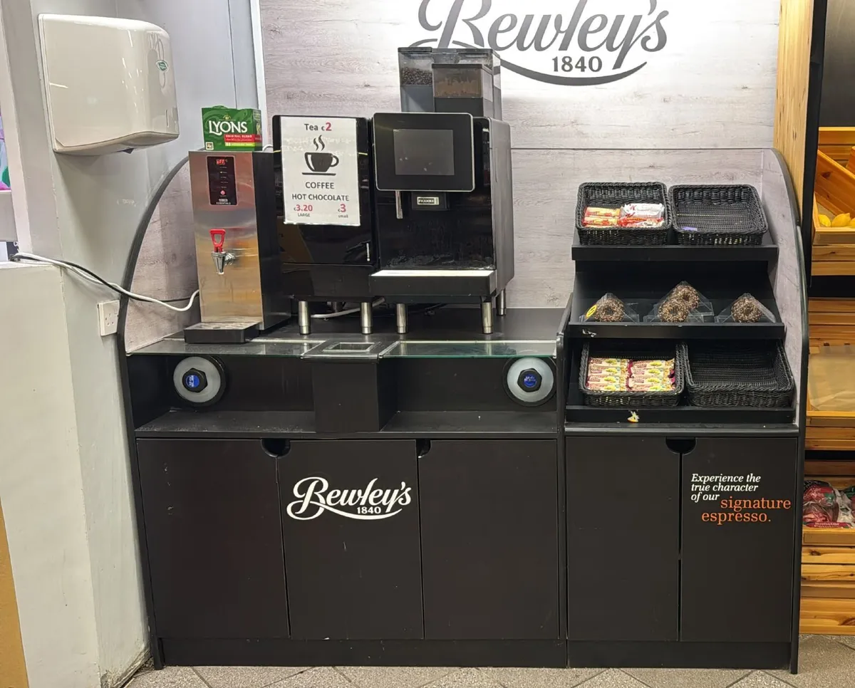Coffee machine and stand - Image 1