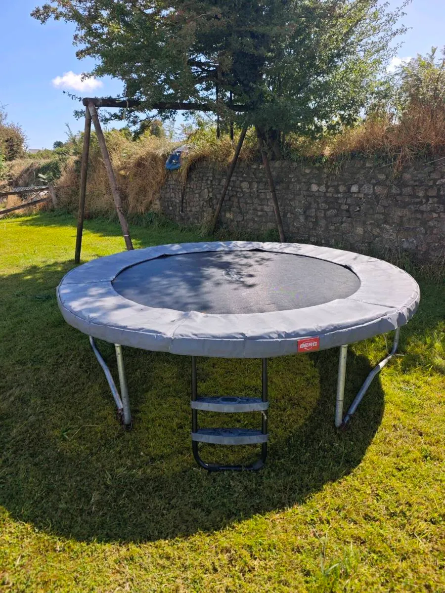 BERG 9ft Trampoline Complete or Breaking for Parts - Image 1