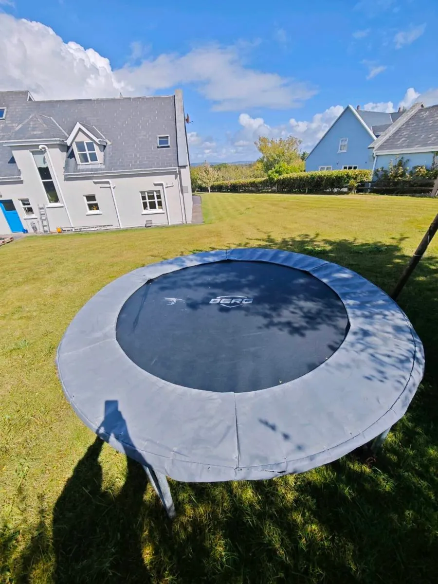 BERG 9ft Trampoline Complete or Breaking for Parts - Image 2
