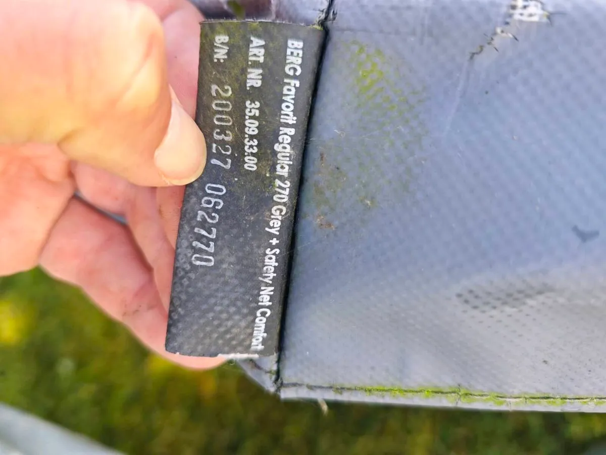 BERG 9ft Trampoline Complete or Breaking for Parts - Image 4