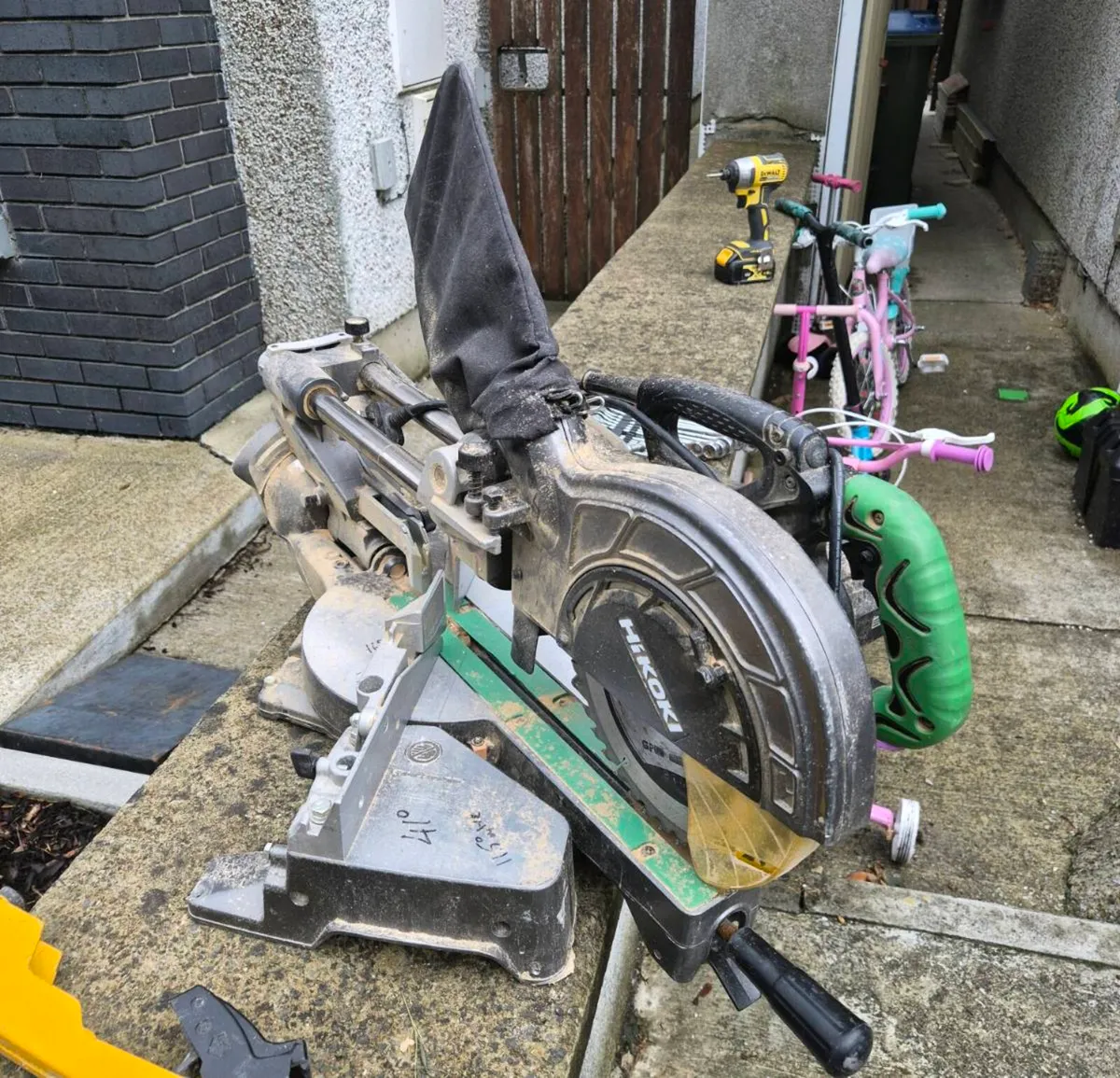 Hikoki sliding mitre saw - Image 2