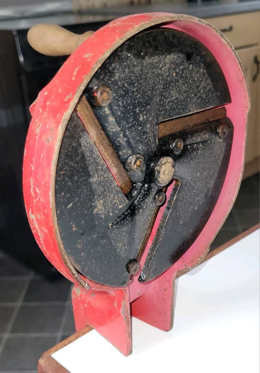 Vintage vegetable cutter - Image 4