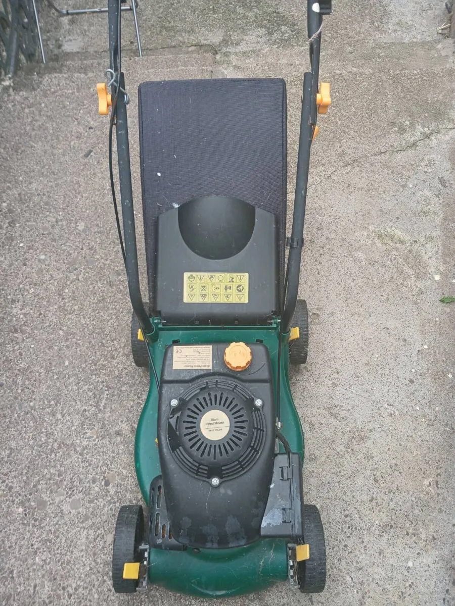 LAWNMOWER FOR SALE PULLY STRING NEEDS TO BE REPLAC - Image 1