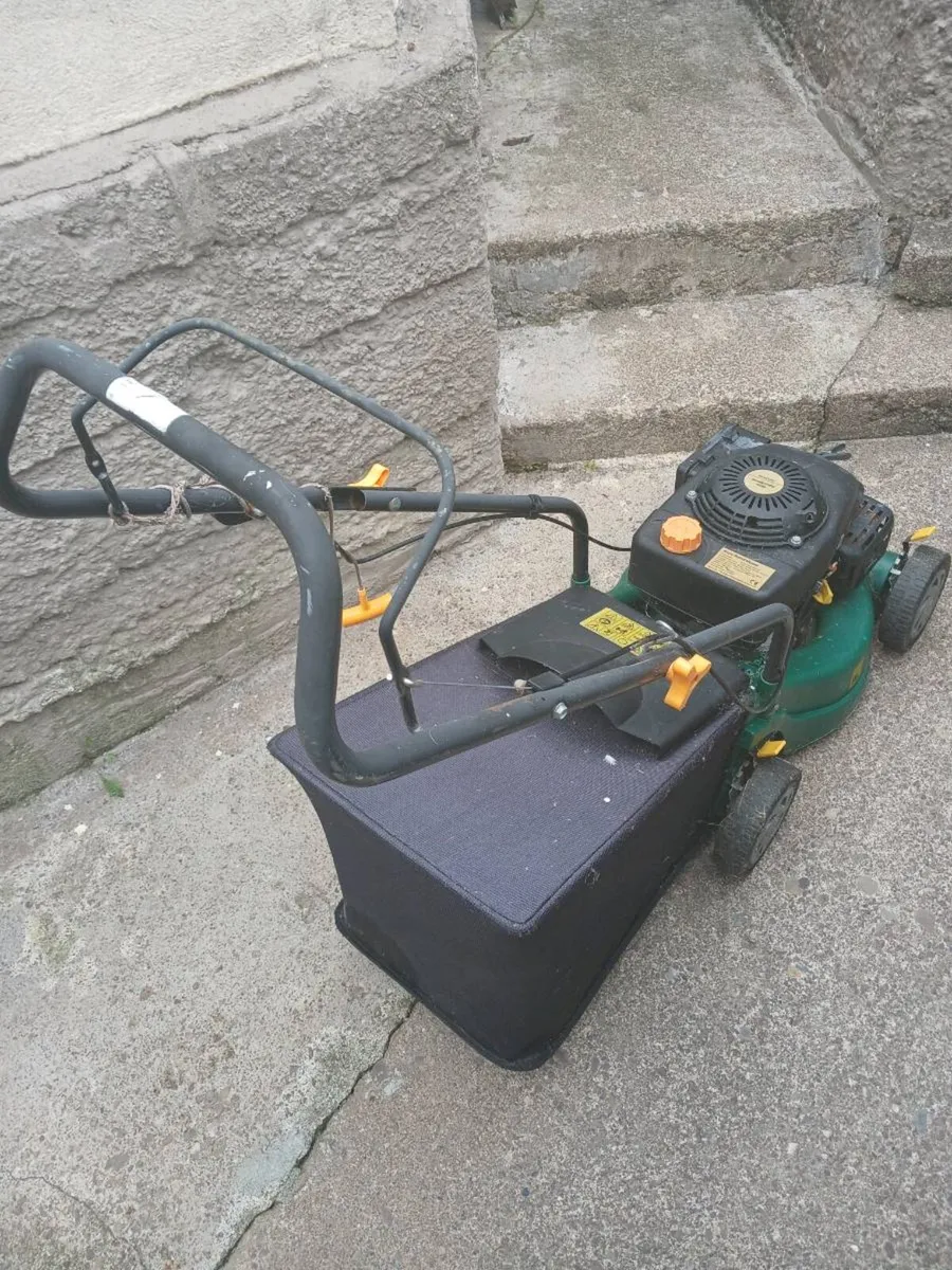 LAWNMOWER FOR SALE PULLY STRING NEEDS TO BE REPLAC - Image 2