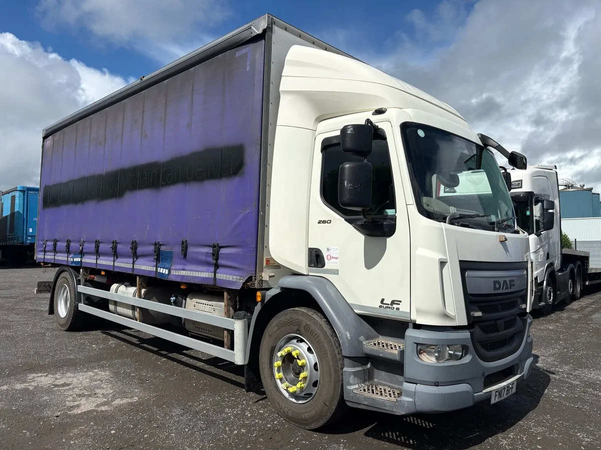 2018 Daf CF 320 6x2 Rigid Lorry c/w Moffett Kit - Image 1