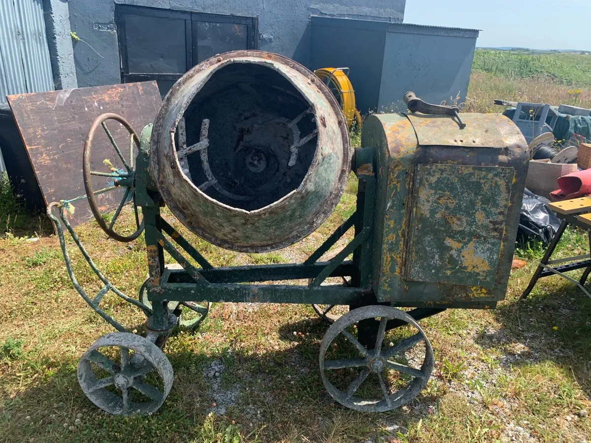 Cement mixer - Image 1