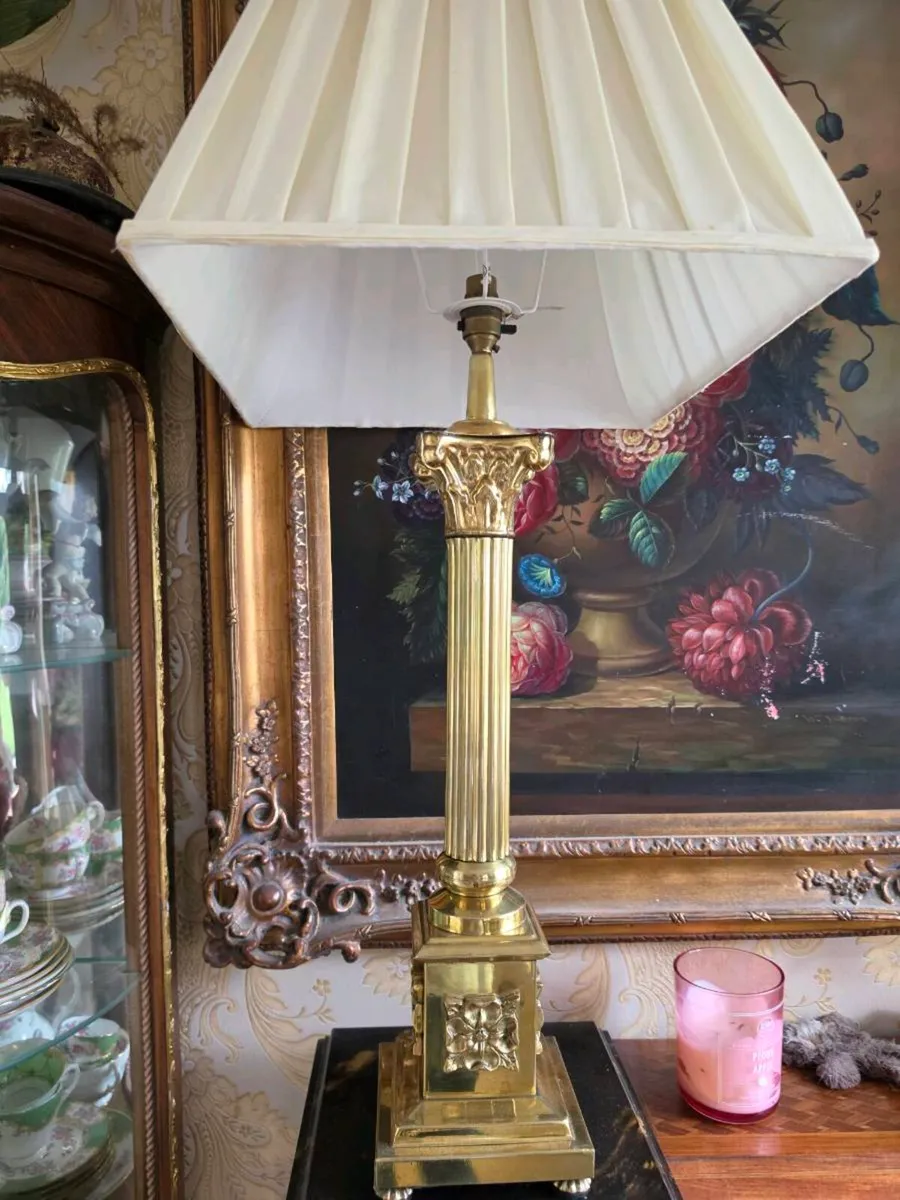 Tall vintage corinthian brass lamp and shade - Image 3