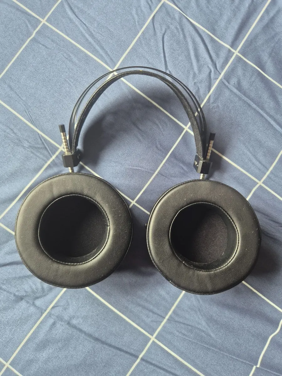 Monolith M1060 Planar Magnetic Headphones - Image 2